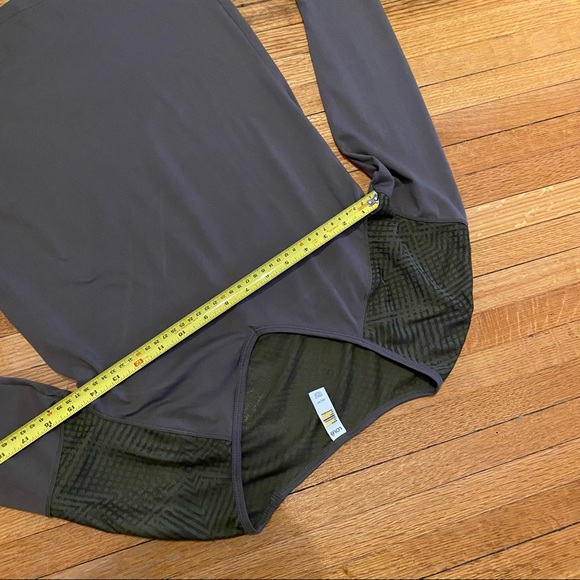 Lole olive green v neck top XS - Picture 10 of 10